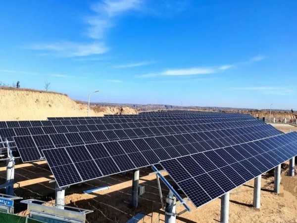 光伏發(fā)電站上新！這次在山里